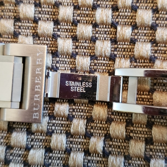 Burberry Stainless Steel Watch BU9000, EUC! Beautiful. - Picture 8 of 11